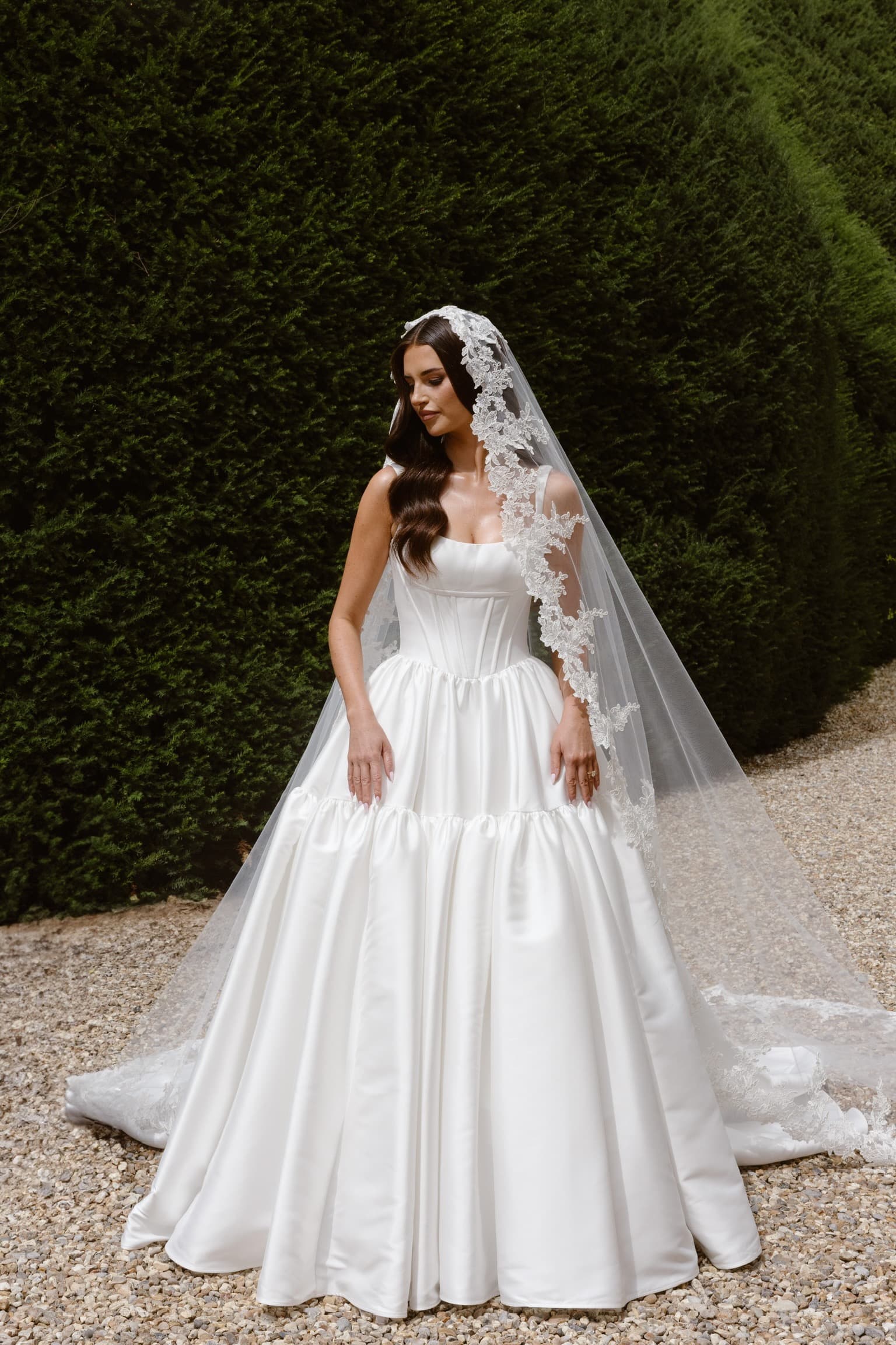 Bride wearing a lace veil with luxury bridal waves styled by Grace Bailey